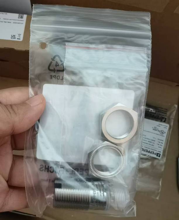 原裝倍加福（P F)三角測量傳感器(BGS)OBT150-18GM40-E2-V1