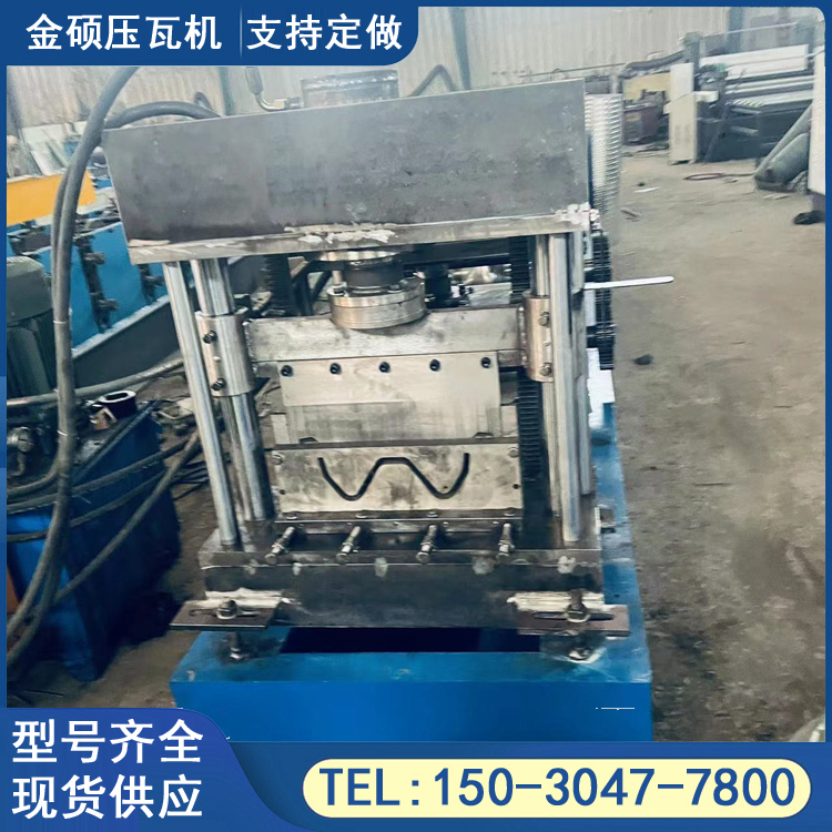 護(hù)欄板生產(chǎn)設(shè)備3波高速護(hù)欄成型機(jī)全自動壓瓦機(jī)金碩