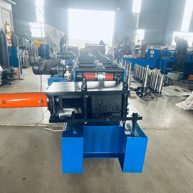 冷彎成型機(jī)彩鋼板壓型設(shè)備全自動門框機(jī)器金碩門框機(jī)