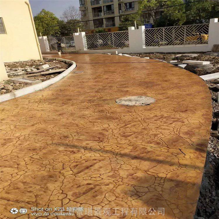 洛陽彩色混凝土仿青磚地坪廣場文化街水泥壓模壓花路面技術(shù)施工