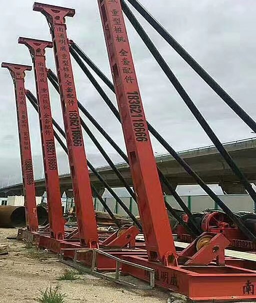 800直徑全套沖孔打樁機(jī)配置6噸卷?yè)P(yáng)機(jī)0.8米錘頭加厚32工字鋼